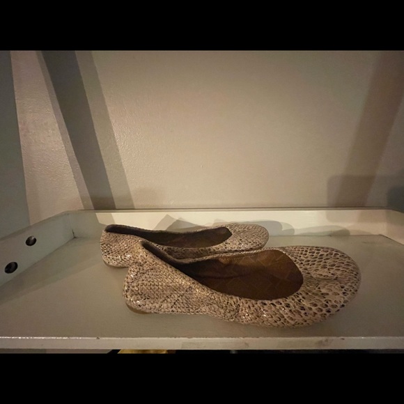 Shoes - Picture 4 of 5